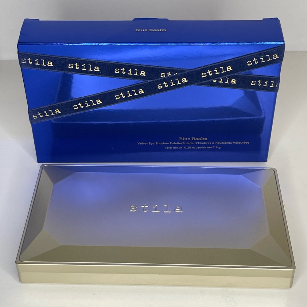 Stila Blue Realm Velvet Eye Shadow Palette - Picture 4 of 6